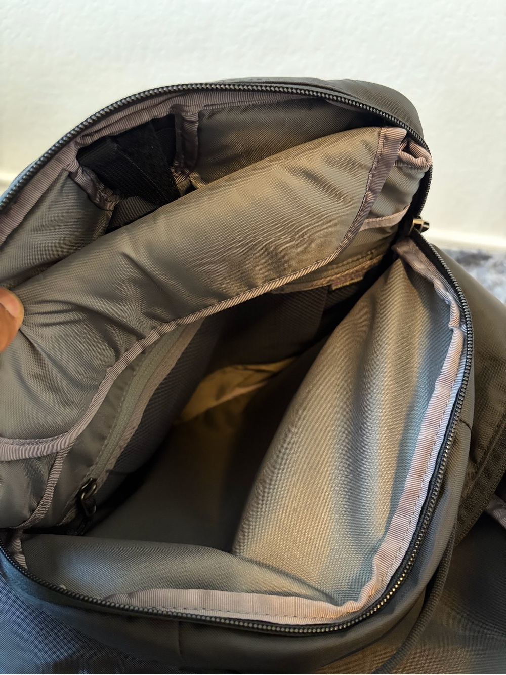 Patagonia Refugio Daypack 26L Black Backpack 2024 Laptop Bag Hiking STY47913 - Picture 11 of 11